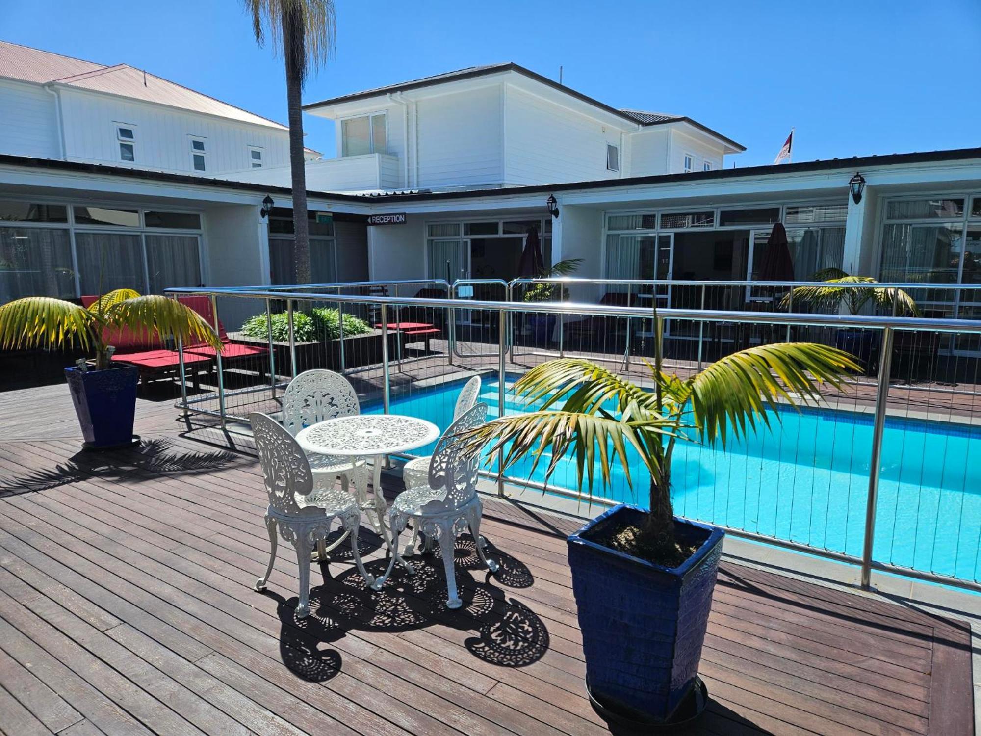 Commodores Lodge Russell Luaran gambar