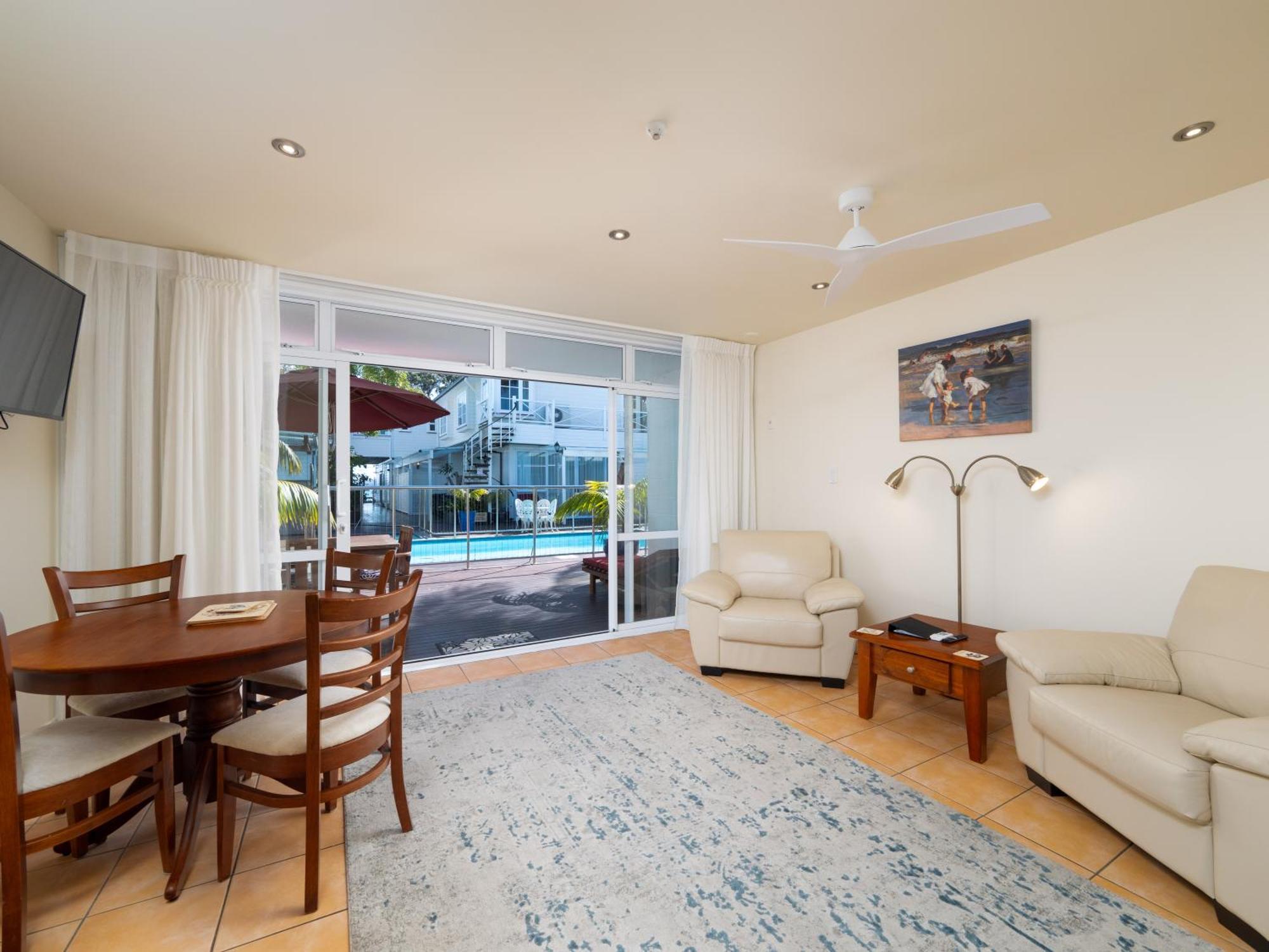 Commodores Lodge Russell Luaran gambar
